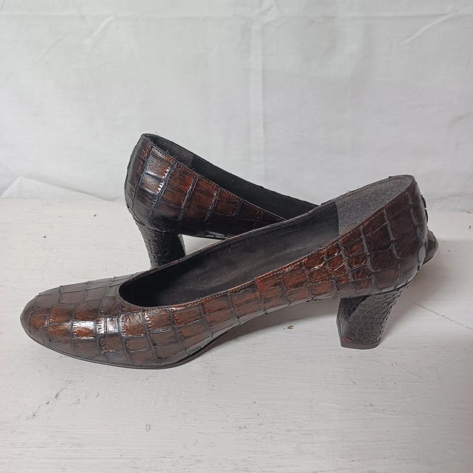 Zapatos de salón de cuero para mujer Stuart Weitzman marrón cocodrilo talla 8,5 España Foto 3 de 4