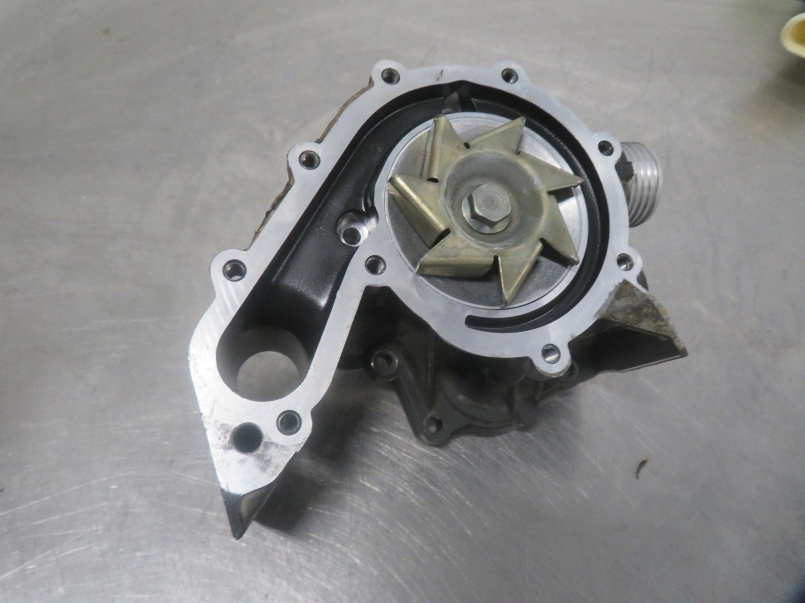 2000 BMW K1200LT Engine Water Pump Assembly Unit 11517676371 for 