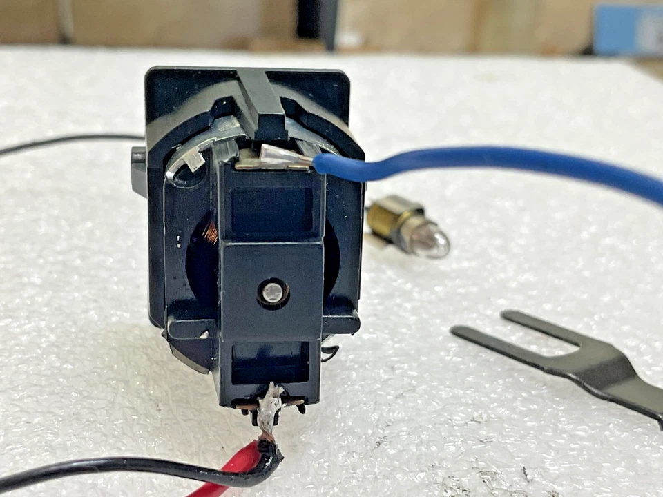 IHC HO ENGINE FOR E-8 DIESEL LOCOMOTIVES (REPLACEMENT). - Image 4 of 4