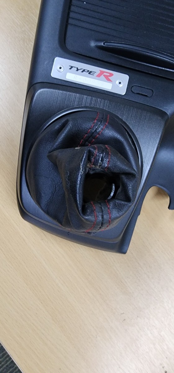 honda fd2 type r centre console panel with badge shift boot red