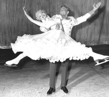 Pressefoto Gloria Nord Eislaufen Douglas Breniser Wembley Stadion Show