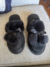 Black Women s Uggs UggPure Slippers Size 8, S/n 1017544. New