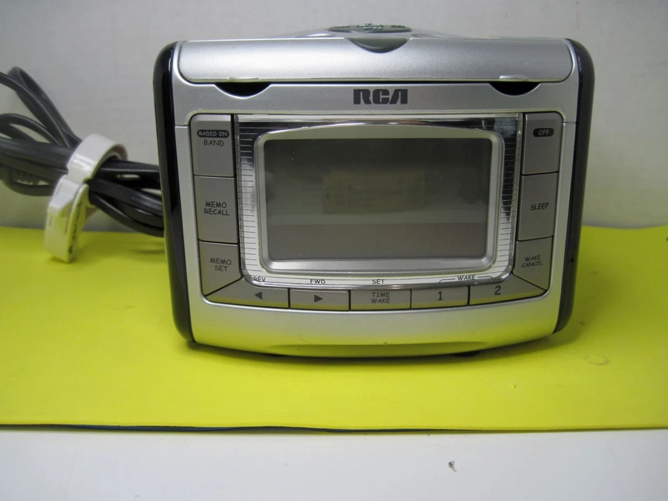 Часы/радио RCA AM/FM с проигрывателем компакт-дисков RP3740 - Изображение 3 из 4