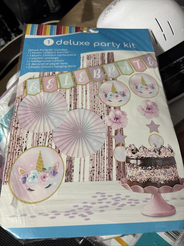 Unicorn Party New Deluxe -1 package x Celebrate Unicorn 🦄