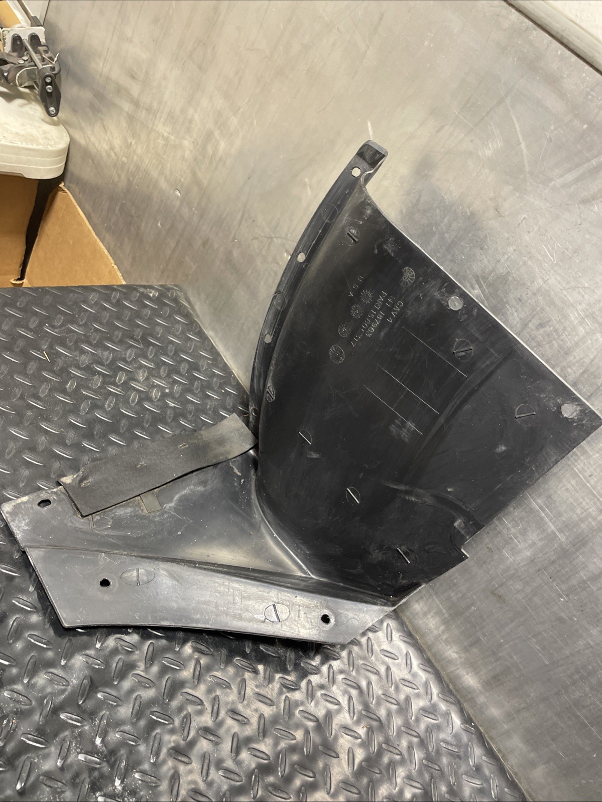 05-13 CHEVROLET CORVETTE C6 FRONT LEFT DRIVER SIDE WHEELHOUSE REAR LINER OEM