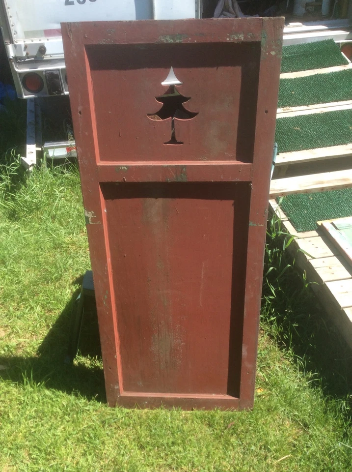 Persiana de granja rural primitiva árbol patrón recortado verde un lado rojo otro Foto 2 de 4