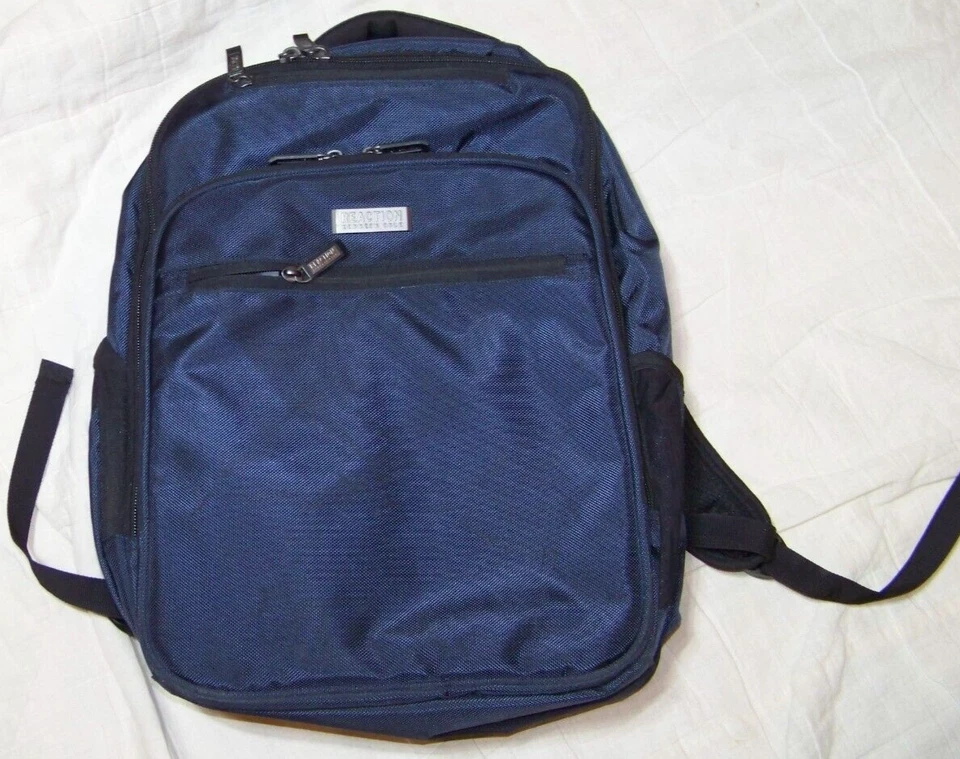 Mochila para computadora portátil Kenneth Cole Reaction - EZ-Scan - 17" x 12" x 5,5" Foto 2 de 4