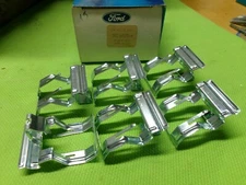 LOT NOS Ford D9ZZ-6651756-A Moulding Retainers Clips