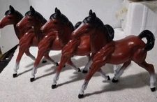 LOT OF 4 PLASTIC HORSES FOR KIDS FORUM NOVELTIES HARD PLASTIC HORSE #32213