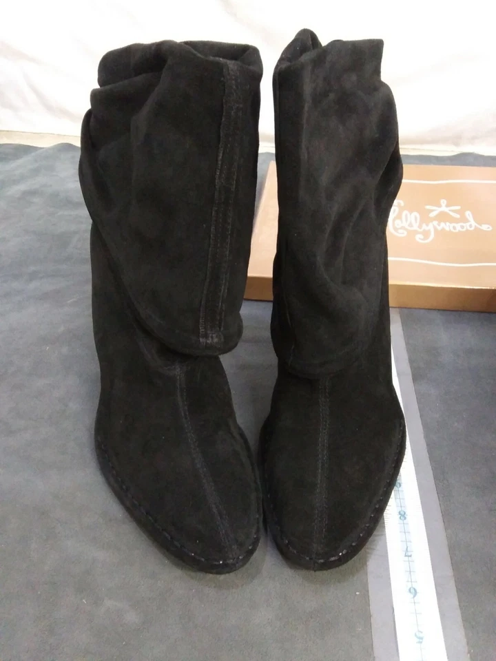 Bota de gamuza Hot in Hollywood. Talla 8w negro nuevo en caja Foto 2 de 4