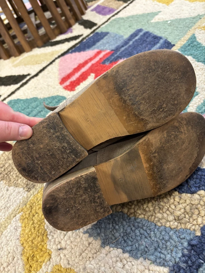 Botas de combate Urban Outfitter Ecote para mujer beige gamuza punta redonda al tobillo talla 6 Foto 4 de 4