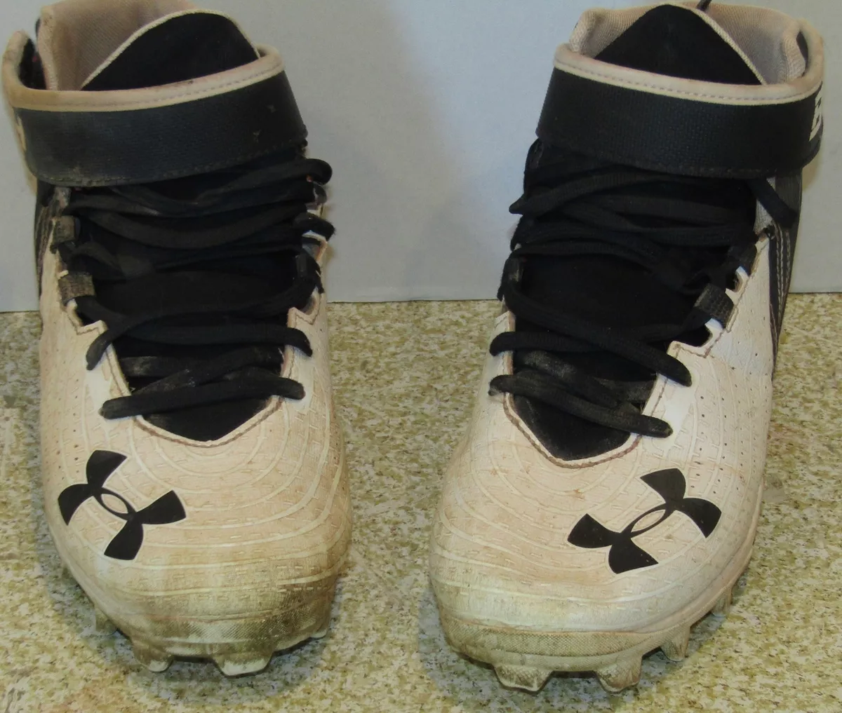 Under armor best sale boys baseball cleats