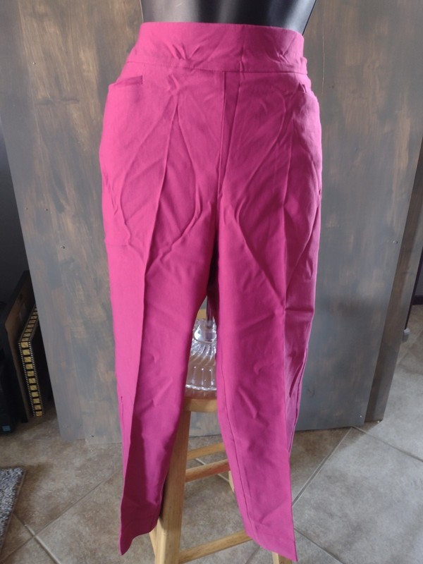 Chico's Pink Trousers Size 1 (US 8)Vibrant pink Chico's trousers  US size 8.