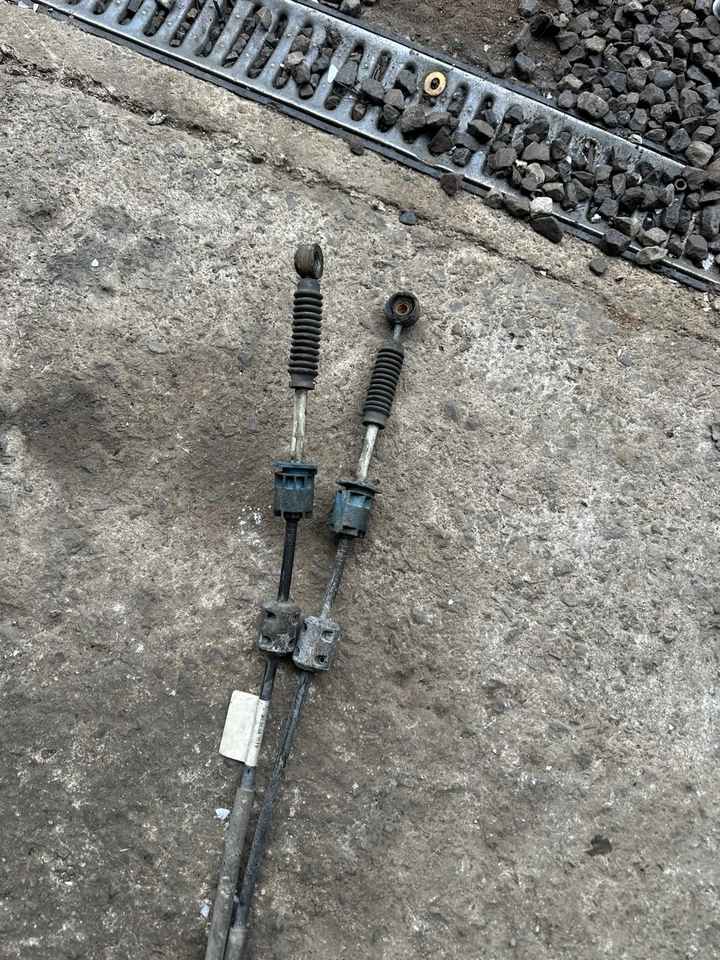 Cables de palanca de cambios Mitsubishi Colt Czt/ralliart usados funcionando 05-13 60 k millas Foto 4 de 4