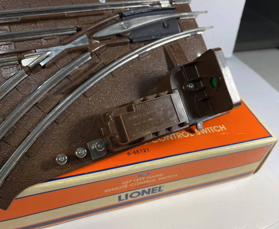 LIONEL 6-65122 & 6-65121 027 Right & Left Hand Remote Control Switches w/boxes - Image 4 of 4