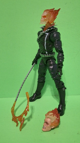 Marvel Legends GHOST RIDER RETRO COLLECTION with JOHNNY BLAZE HEAD + GREAT COMIC - Picture 5 of 9