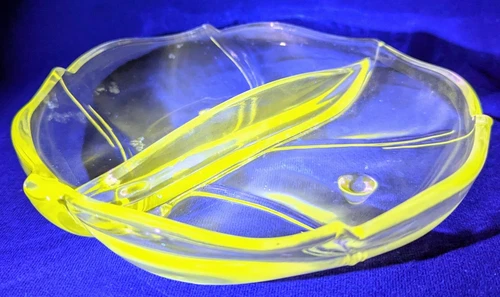 Vintage 1950s Heisey Waverly Uranium Glass Footed Divided Relish Dish 6-3/8”
