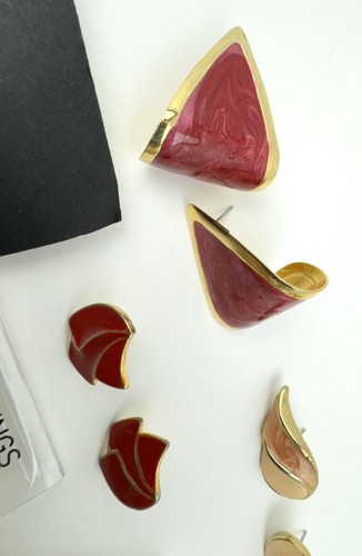 Lot Of 16 Stud gold tone Enamel Earrings In A Variety Of Designs - Picture 5 of 7