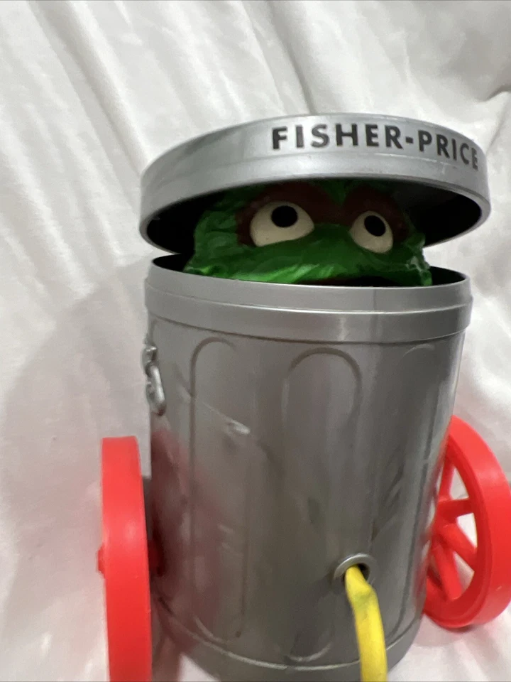 Bote de basura de juguete emergente Sesame Street vintage Oscar The Grouch FP A3 Foto 3 de 4