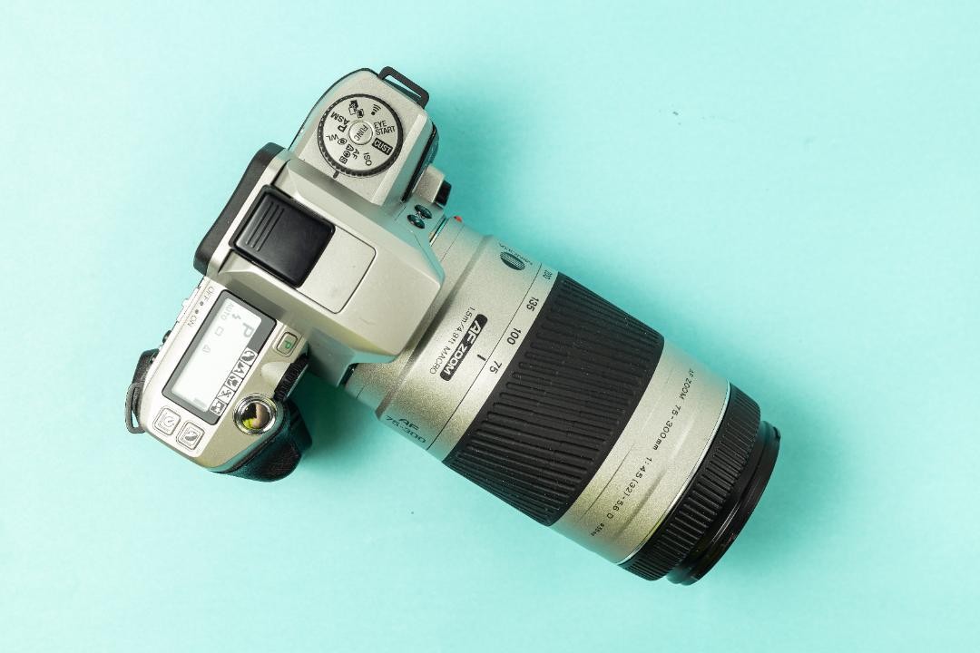 Minolta Sweet II Double Zoom Camera Kit 28-80mm & 75-300mm
