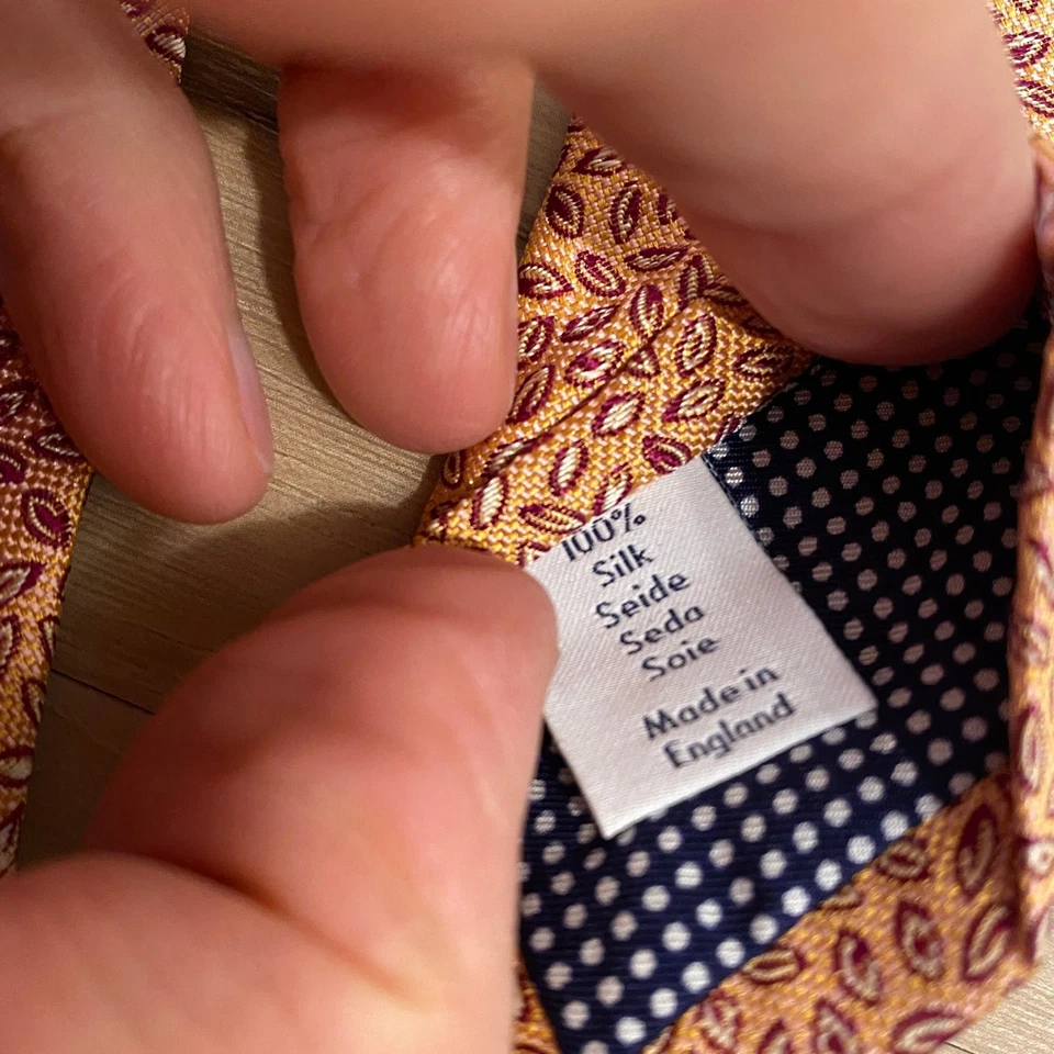 Corbata de seda ETON para hombre patrón de hojas rojas naranja hecha a mano en Inglaterra Foto 3 de 4