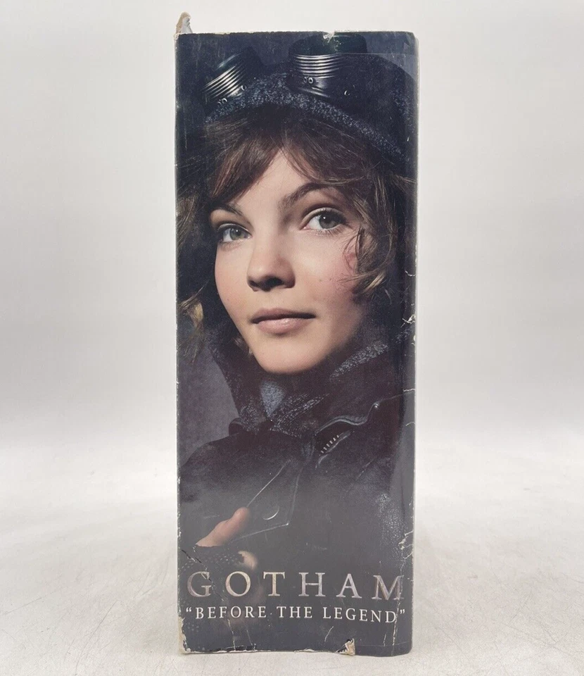 Figura de acción Diamond Select Gotham: Before the Legend Selina Kyle Deluxe + Base Foto 2 de 4
