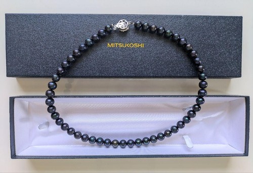 Collar y pendientes graduados de perlas cultivadas japonesas Mikimoto