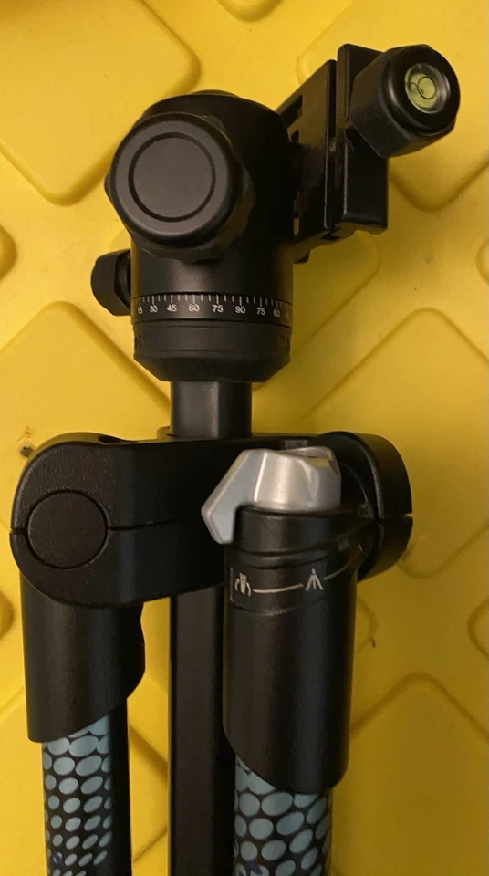 Manfrotto Element MII Aluminum Tripod in Black and Blue - Image 3 of 4