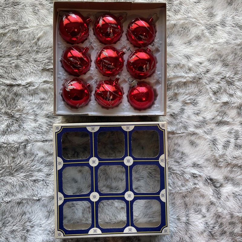 8 Vintage Christmas Bulbs ￼