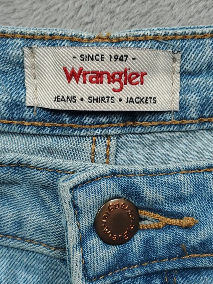 Wrangler Jeans Womens 12 Blue High Rise Bold Bootcut Light Wash Stretch Denim - Image 3 of 4