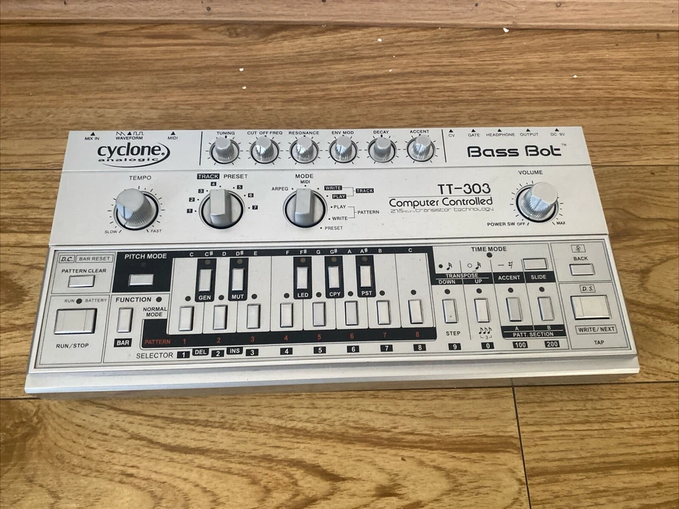 Cyclone TT-303 BASS BOT MK1 Boxed/instruction/Power Supply SPARES OR REPAIRS - Image 2 of 4