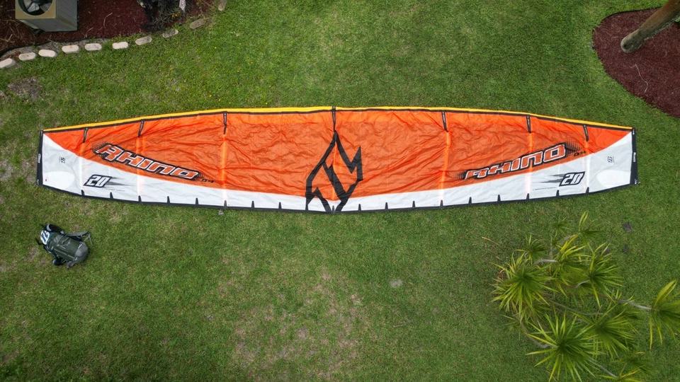 North Kiteboarding  Rhino 20m Kite w/ Bar and Lines - Image 2 of 4