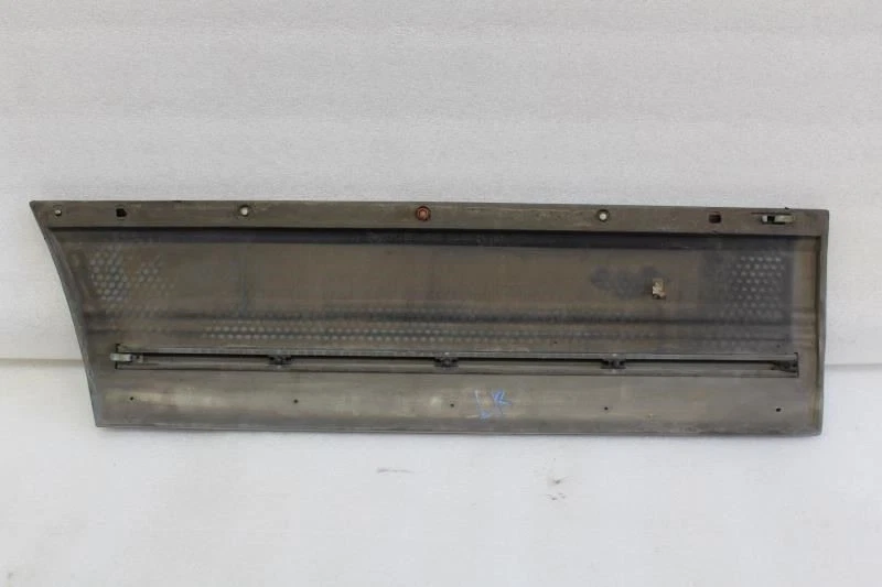1981 1982 1983 1984 1985 MERCEDES 300SD W126 LEFT REAR LOWER DOOR MOLDING TRIM - Image 2 of 4