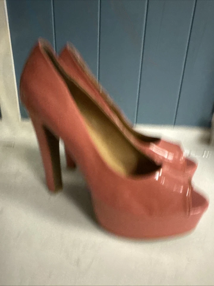 Zapatos de salón Diva Lounge Paloma 2 Hot Coral charol punta abierta plataforma para mujer talla 8” Foto 4 de 4