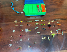 35 VINTAGE FLIES/ SPINNERS WITH BOX AND SWIVELS AND BEADS FOR FLY FISHING