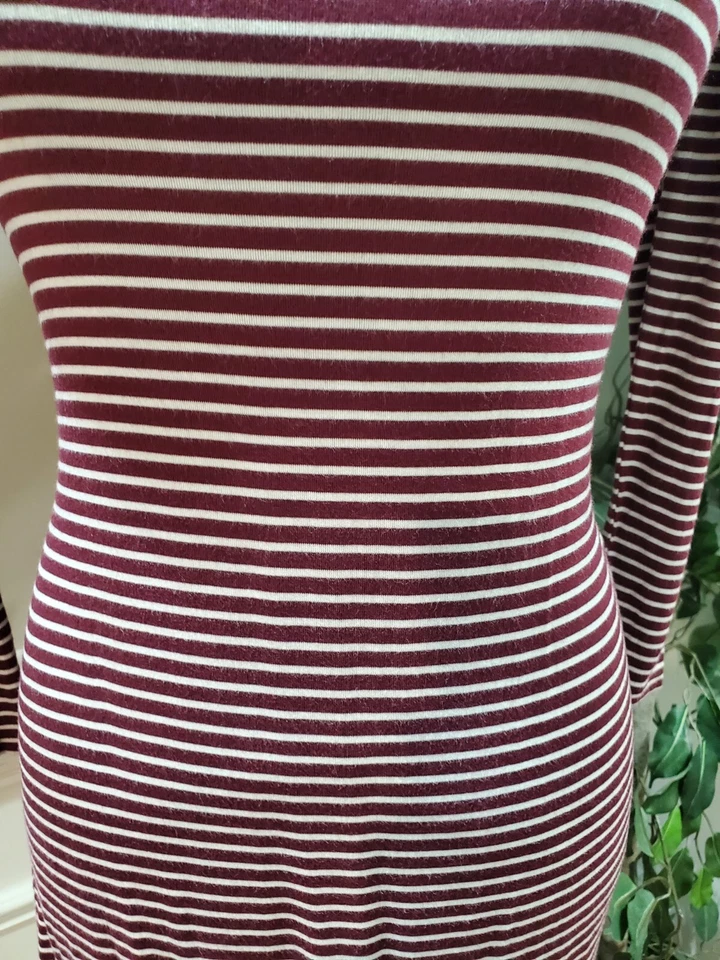 Love Fire 女式栗色条纹露肩长袖及膝连衣裙 XS — 第 3/4 张图片