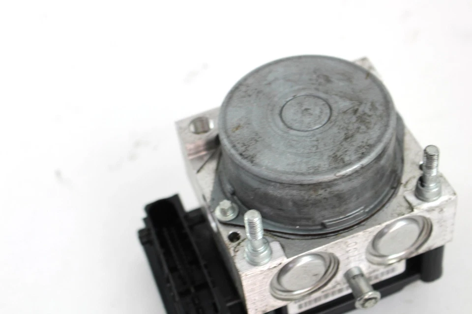 04-11 Bomba Módulo Control Abs Suzuki DL650 Vstrom 650 Foto 4 de 4