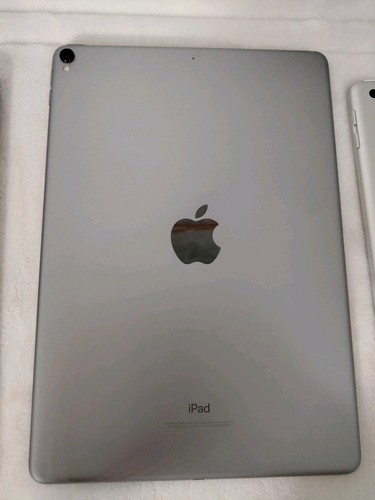 Assorted Apple iPad Tablet Lot * For Parts & ICL * - Afbeelding 9 van 15