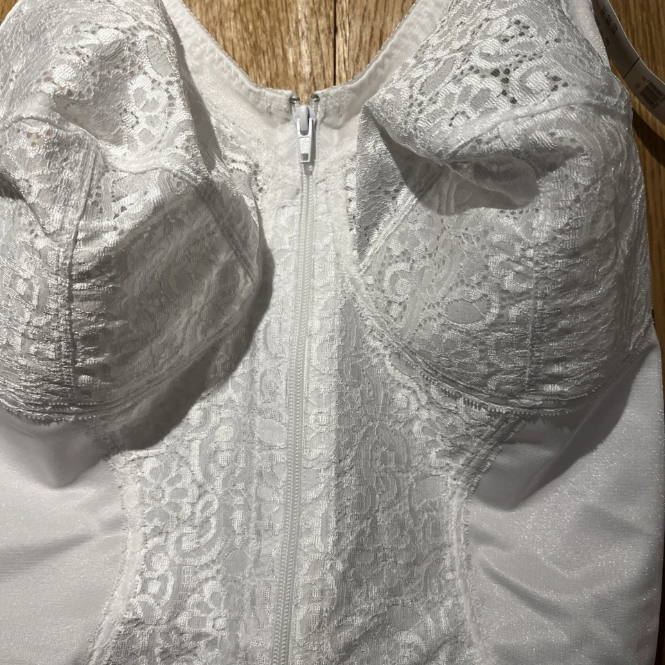 NUEVO CON ETIQUETAS BODY MODELADOR. TALLA 46DD COLOR BLANCO, SIN CABLES, POR NATURANA Foto 4 de 4