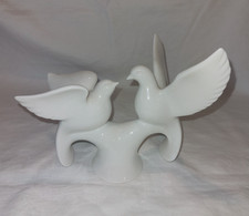 Coalport Pair of White Doves Figurine Bone China Moments 'Peace & Friendship' EU