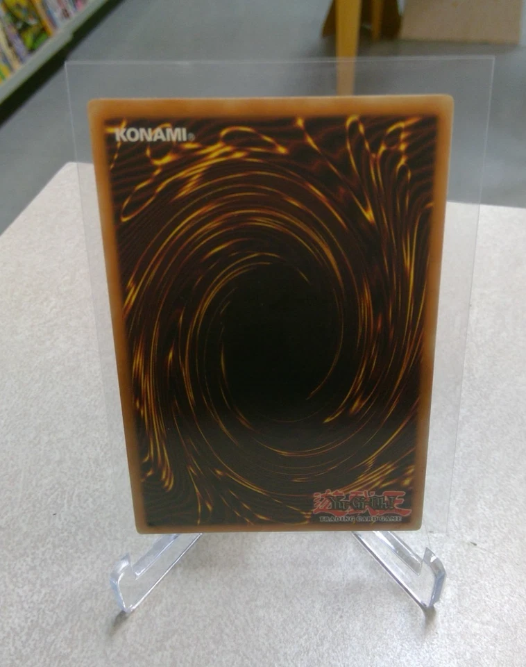 Yu-Gi-Oh TCG Dark Magician LOB-005 Unlimited Ultra Rare - Image 2 of 2