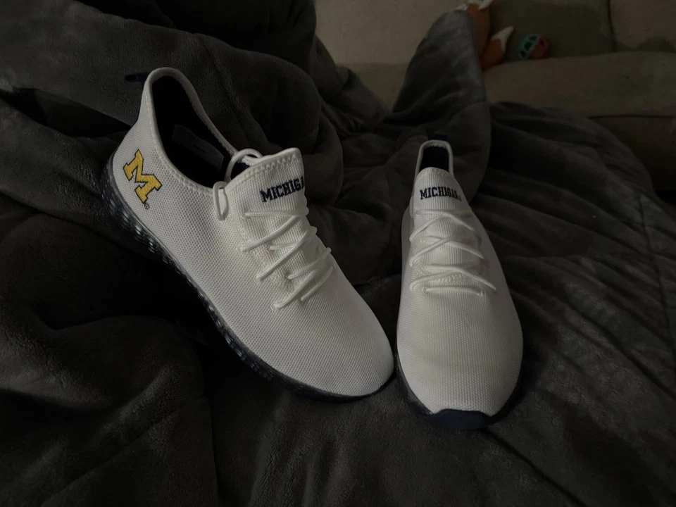 NUEVO ZAPATO PARA CORRER FOCO MICHIGAN WOLVERINES NCAA BLANCO CON LOGOTIPO DEL EQUIPO PARA HOMBRE TALLA 10 Foto 4 de 4