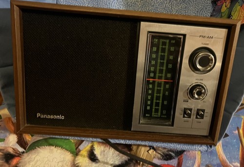 Vintage PANASONIC AM/FM Table To Radio Model 6286 JAPAN - Picture 2 of 7