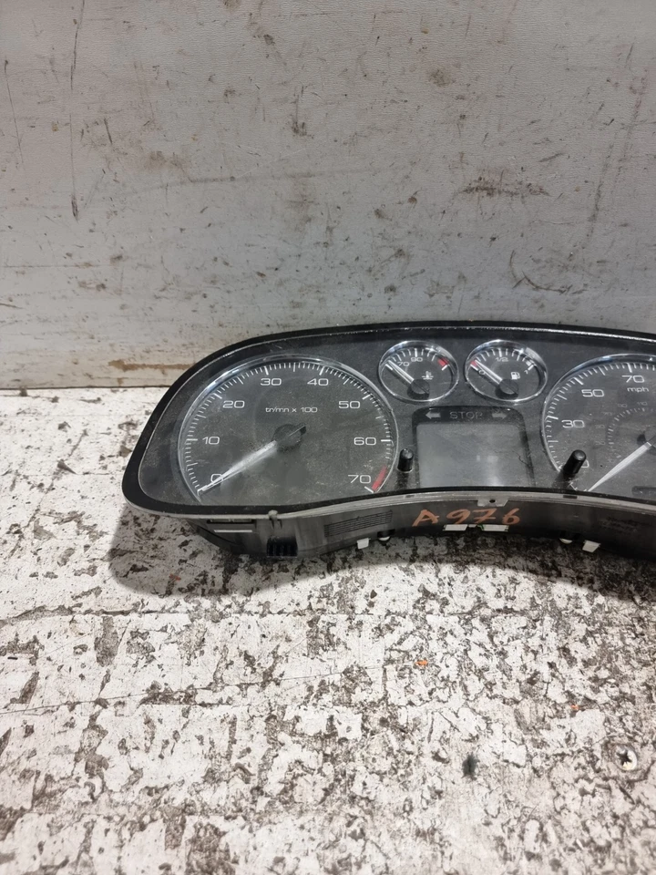 Cuadro de instrumentos velocímetro Peugeot 307 1.6 16V gasolina 2006 OEM P9654485380 Foto 4 de 4