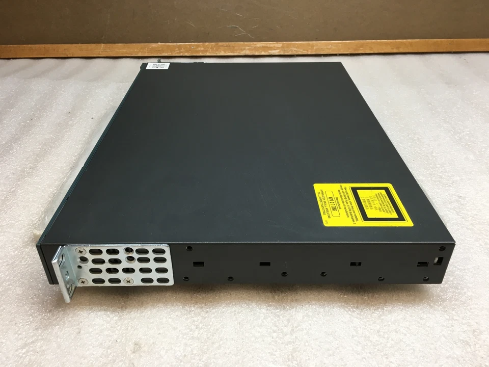 Conmutador Ethernet de 48 puertos Cisco Catalyst serie 2950 WS-C2950G-48-EI con oreja de rack Foto 4 de 4