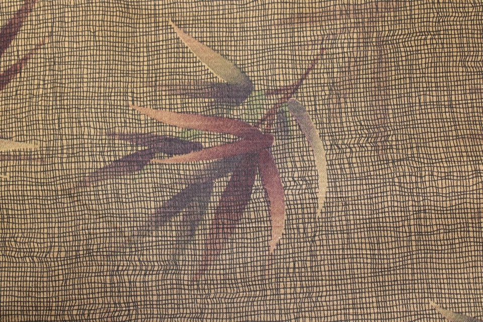 Remanente de tela: estampado de hojas en marrón claro, berenjena, gris y tostado Foto 3 de 4