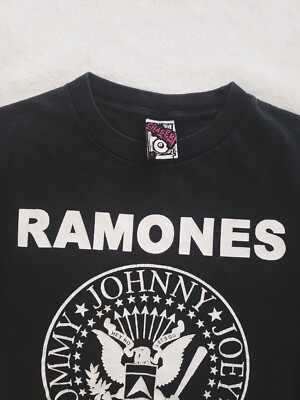 Vintage 2004 Ramones Classic Logo Adult Small T-shirt Punk Rock