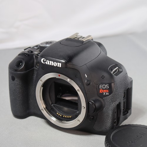Canon EOS Rebel T3I 18MP DSLR Camera Body *SHUTTER 42,643* SD SLOT ISSUE P/R