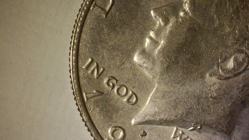 1980-P Kennedy Half Dollar Collar Clash Error Coin ID 04 - Picture 3 of 4
