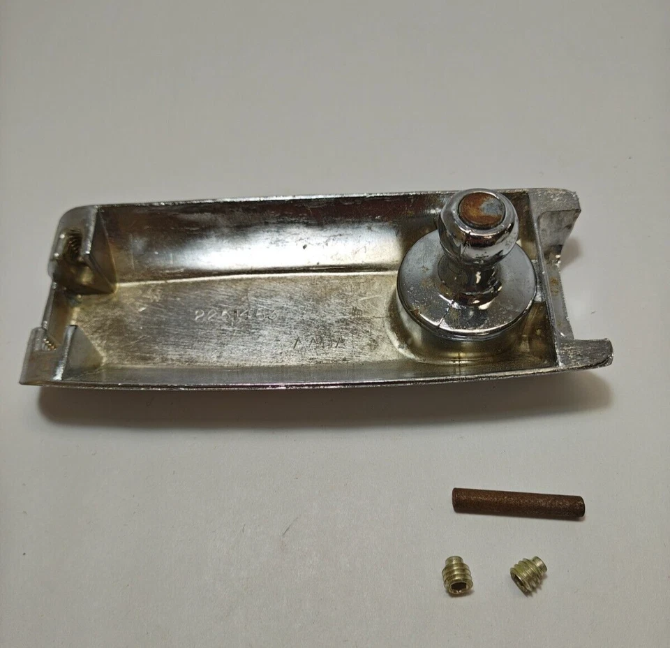 Dodge Plymouth 1965 carrocería manual puerta trasera equipamiento de manija de ventana 2584539 nuevo en stock Foto 3 de 4